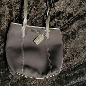 Coach shoulder bag. Color: black